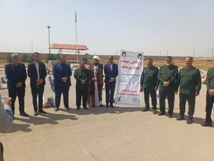 رزمایش ۲۰۰بسته کمک های مومنانه به مناسبت هفته دفاع مقدس باهمت بسیج سازندگی ناحیه هویزه