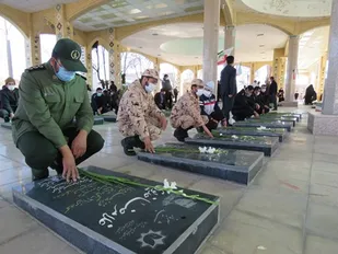 گلباران قبور مطهر شهدا در شهرستان بروجن