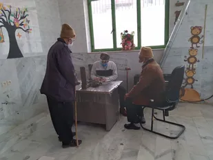 روستاگردی پزشک جهادی به یاد حاج قاسم در شاهرود+ تصاویر