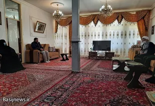 خون شهدا موجب هدایت آیندگان می شود