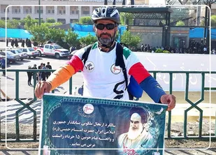 دوچرخه سوار بسیجی نیروگاه شهید مفتح مسیر همدان تا مرقد امام خمینی(ره) را رکاب زد