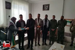 دیدار فرماندار و فرمانده سپاه ناحیه فامنین با فرزندان شهدا