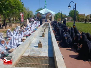 محفل انس با قرآن به مناسبت شهادت امام جعفر صادق(علیه السلام)در شهرستان مه ولات+تصاویر