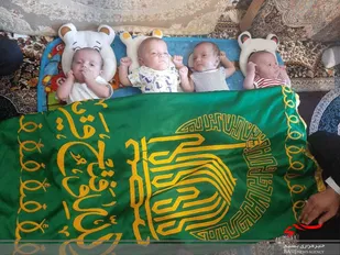 پدر چهارقلوها گره گشایی از مشکلاتش را به پرچم رضوی گره زد