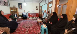 دیدار مسئولان آموزش و پرورش و بسیج دانش آموزی شاهرود با خانواده شهید نادری+ تصاویر