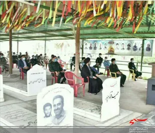 غبارروبی و گلباران مزار شهدا به مناسبت هفته بسیج در اهواز