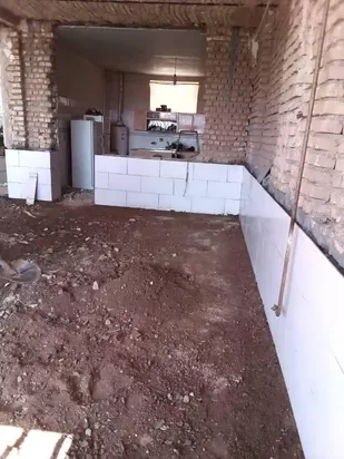 تعمیر و تکمیل منزل یکی از عشایر روستای ده عرب/ توزیع بسته معیشتی بین نیازمندان