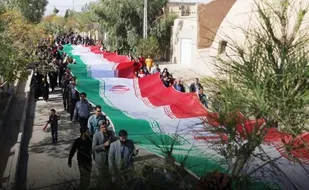 جشن پرچم با حضور ملی پوشان فوتبال ساحلی در مهریز برگزار شد