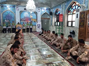 غبارروبی حرم مطهر امامزاده یحیی با حضور سربازان سپاه ناحیه سمنان+عکس