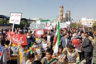 مطمئن باشید نوجوانان دهه هشتاد و نودی به زودی به سراغتان می&zwnj;آیند و انتقام خون حاج قاسم عزیزمان و شهدای مظلوممان را خواهند گرفت