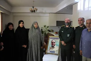 تجلیل از خانواده شهید شاهرخ دایی&zwnj;پور در دیدار رئیس سازمان ورزش بسیج / رونمایی از پوستر شهید شاخص ورزش بسیج