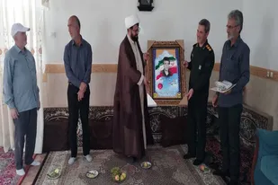 دیدار فرمانده ناحیه مقاومت بسیج فامنین با خانواده شهید &laquo;اسکندری&raquo;