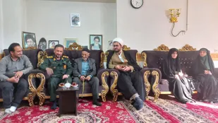 دیدار فرمانده سپاه شهرستان آبیک با خانواده معظم شهید علی&zwnj;اصغر قاسمی