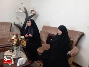 دیدار صمیمانه فرمانده و بسیجیان حوزه&zwnj;های ۱۲۷ و ۱۲۸ با خانواده معزز شهدا گرمدره