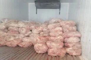 43 تن فرآورده غیرقابل مصرف از یک کارخانه سوسیس و کالباس در کرمانشاه کشف شد