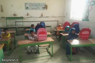 ۱۰۰ بسته لوازم التحریر  بین دانش آموزان فنوج توزیع شد