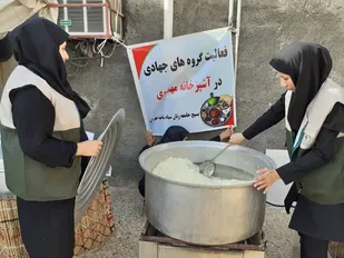 500 پرس غذای گرم ، در بین آسیب دیدگان کرونا در مهران توزیع شد