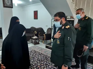 دیدار فرمانده سپاه با خانواده سردار شهید طیاری و نوزایی