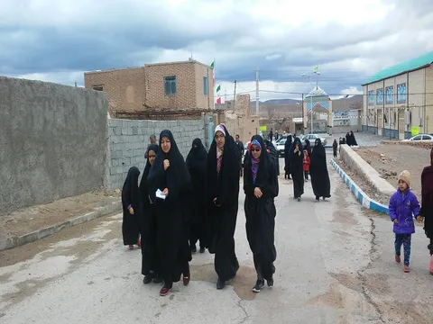 کوهپیمایی خواهران بسیجی پایگاه مقاومت زینبیه بافق