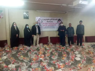 توزیع بسته های شب یلدا به نیازمندان