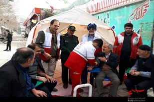 برپایی میز خدمت ادارات نهاوند به&zwnj;مناسبت دهه فجر