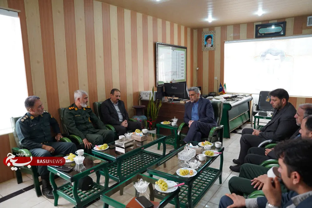 دیدار جمعی از مسئولان شهرستانی با فرمانده ناحیه مقاومت بهار به مناسبت هفته دفاع مقدس دیدار جمعی از مسئولان شهرستانی با فرمانده ناحیه مقاومت بهار به مناسبت هفته دفاع مقدس