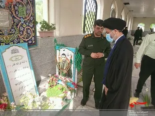 عطر افشانی گلزار شهدا + تصاویر