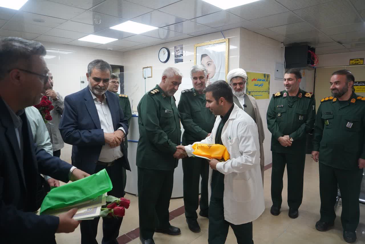 تجلیل مسئولان سپاه فتح از پرستاران در مانگاه امام صادق (ع) یاسوج + ( تصاویر)