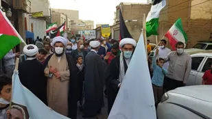 مخابره پیام مشت های گره کرده بچه های مسجد محله هرندی به تل آویو