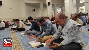 دعای پرفیض عرفه در مسجد حضرت قائم(عج) در شهر بهارستان