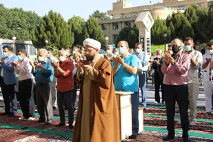 اقامه نماز عید سعید فطر در آسایشگاه خیریه کهریزک