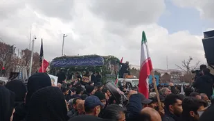 امام خامنه ای کشور را با وحدت، شکست ناپذیر کرد