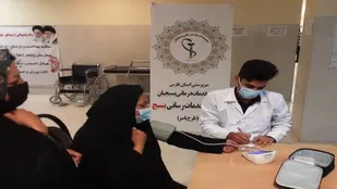 اقدام خداپسندانه یک پزشک جهادگر در ویزیت رایگان ۵۰ نفر روستانشین تایبادی