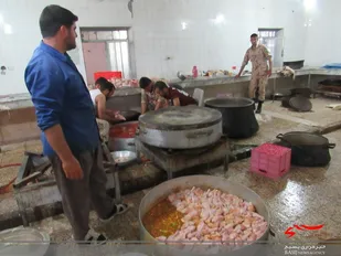 پخت و توزیع ۲ هزار پرس غذای گرم بین نیازمندان و معسرین شهرستان چناران