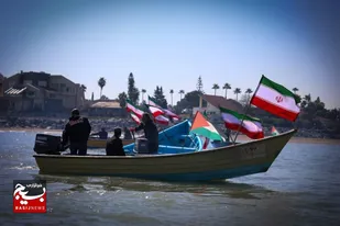 رژه شناورهاي بسیج مردمی استان مازندران در دریای خزر