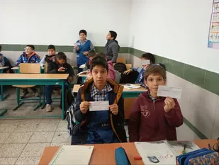 دانش&zwnj;آموزان بسیجی فراهان با پویش &laquo;مدرسه همدل&raquo; به یاری دانش&zwnj;آموزان لبنان شتافتند