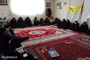برگزاری محفل انسی با قرآن کريم در منزل شهید &laquo;اکبر بهرامی&raquo;