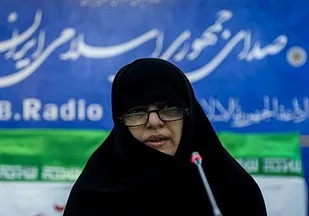 رادیو در طول سال برنامه&zwnj;های مختلفی را با موضوع دفاع مقدس پخش می&zwnj;کند