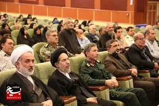 آزادگان آبروی نظام هستند