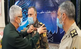 اعطای نشان درجه 1 فتح به امیر حیدری