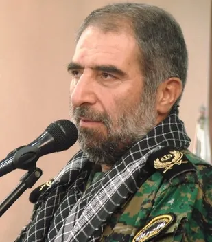 مذاکره با دشمن به معنی عقب&zwnj;نشینی از مقاومت است