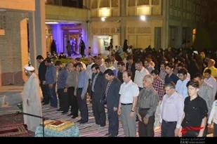 برگزاری نماز جماعت در مراکز گردشگری شهر اصفهان