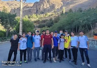 راهپیمایی بزرگ خانوادگی مردم در توچال تهران به مناسبت دهه امامت و ولایت