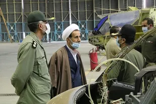 وحدت نیروهای مسلح جمهوری اسلامی یکی از عوامل ثبات نظام می باشد