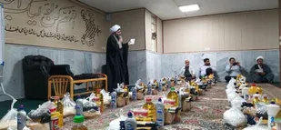 توزیع بیش از ۱۰۰ بسته غذایی بین بسیجیان آسیب دیده بیماری کرونا و طلاب نیازمند پاکستانی