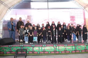 پذیرایی خادمان حسینی در شهرداری باقرشهر از خیل عظیم جاماندگان اربعین