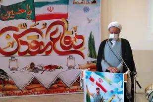 مقاومت مردم انقلاب را زنده و پویا نگه داشته است
