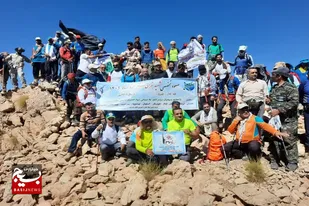 صعود تیم منتخب کوهنوردی بسیج&nbsp; استان همدان به قله ۳۶۰۹ متری کلار