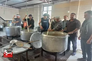 پخت سه دیگ حلیم نذری توسط گروه جهادی شهید بقایی فرد در فراشبند