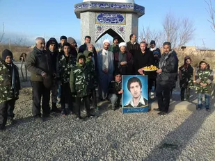 غبارروبی گلزار مطهر شهدا شهرستان شاهرود